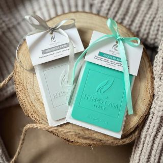 Obľúbené vonné karty, ktoré nesmú u Vás doma, alebo kdekoľvek inde chýbať. 😉 Pretože zabezpečujú: ➰príjemné udržanie vône...